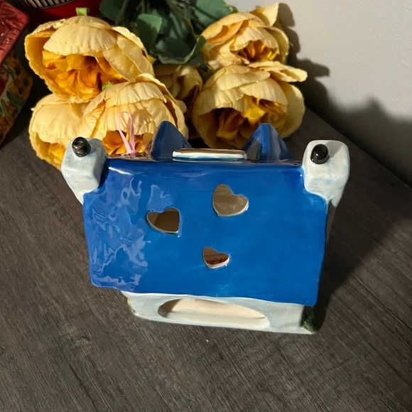 ‼️SOLD‼️Charming Blue and White Ceramic Cottage - Picture 3 of 6